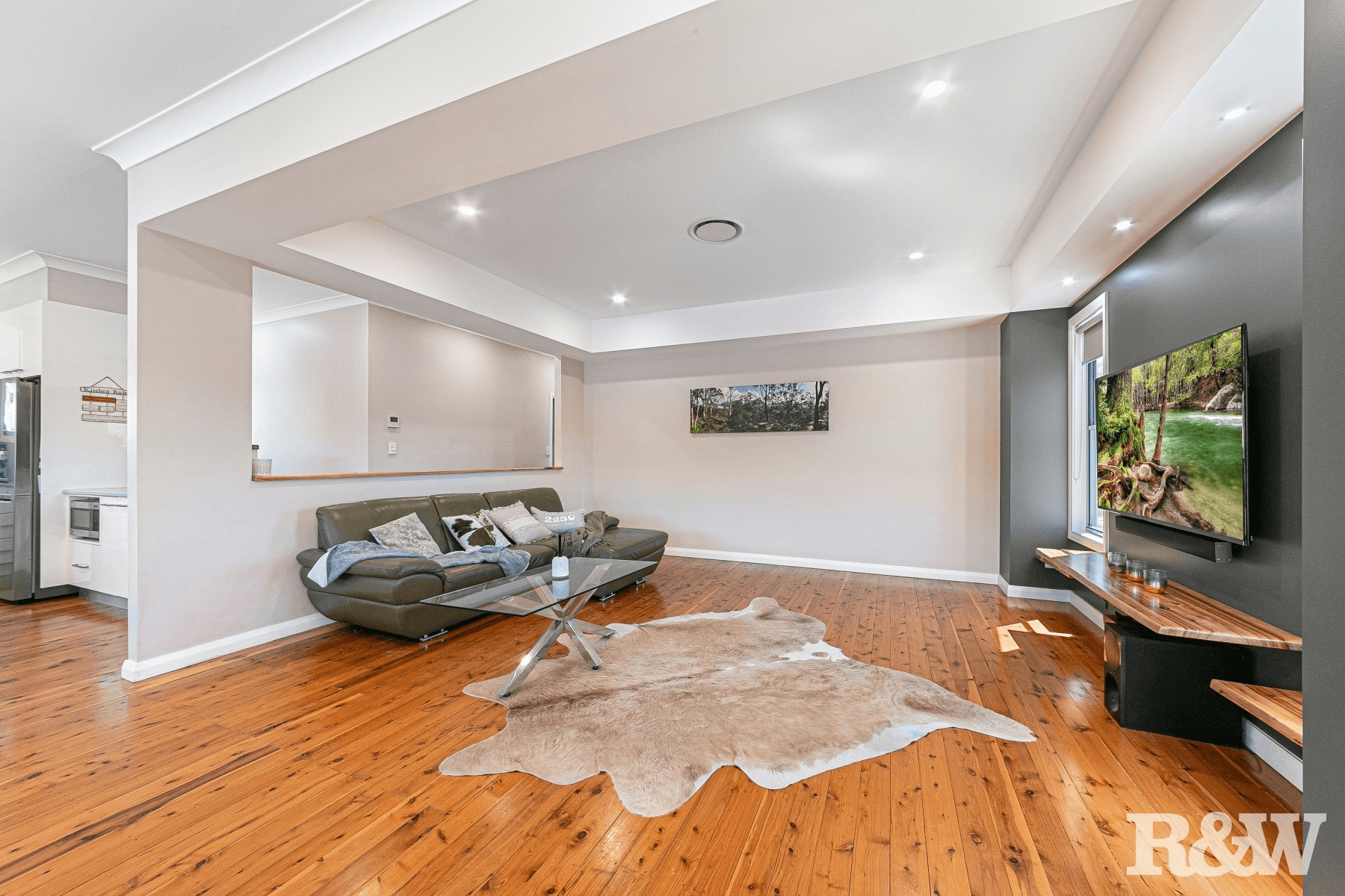 5 Welwyn Grove, Point Clare, NSW 2250