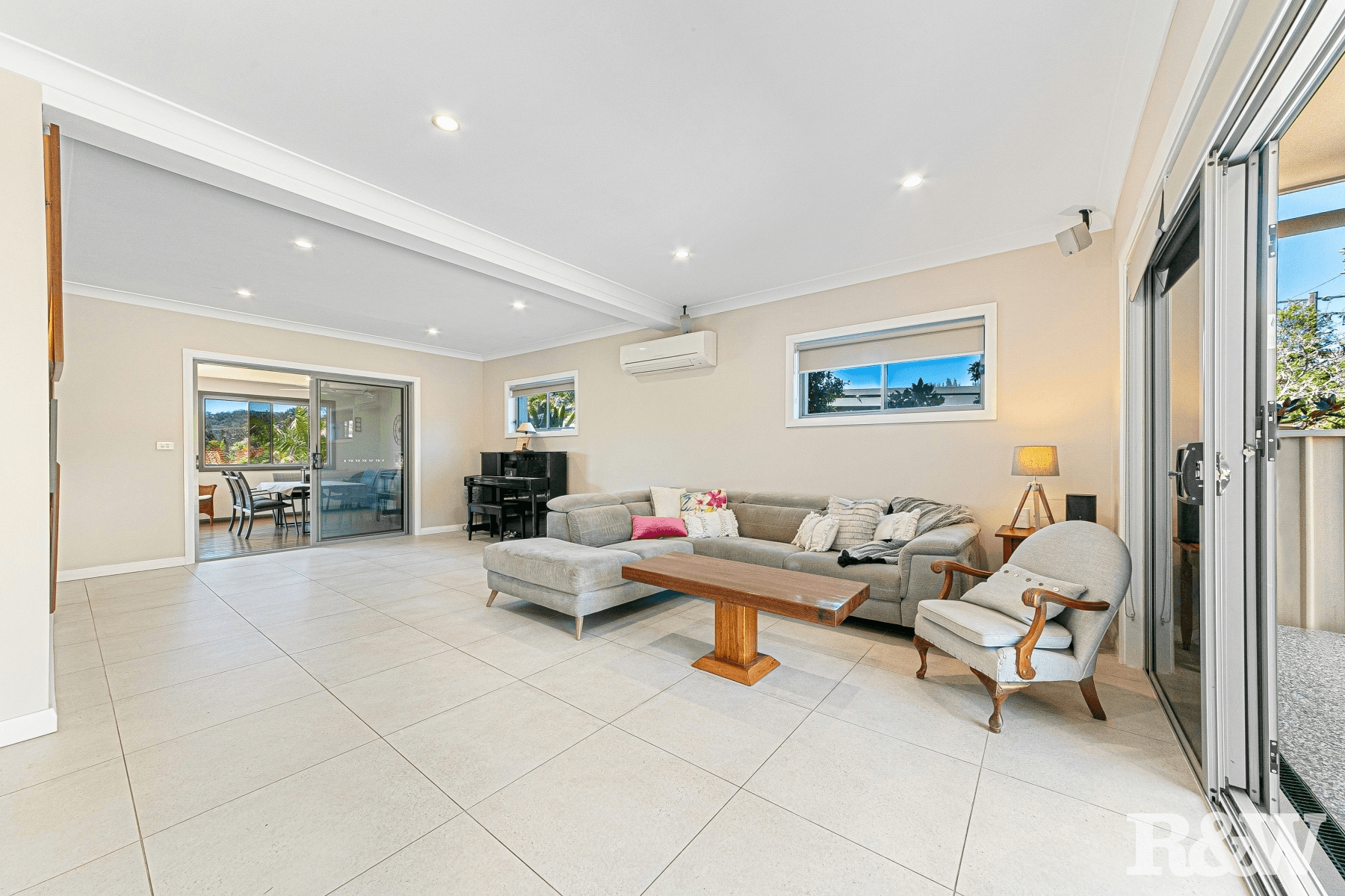 5 Welwyn Grove, Point Clare, NSW 2250