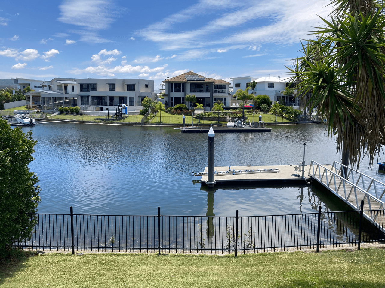 9 Southaven Drive, HELENSVALE, QLD 4212