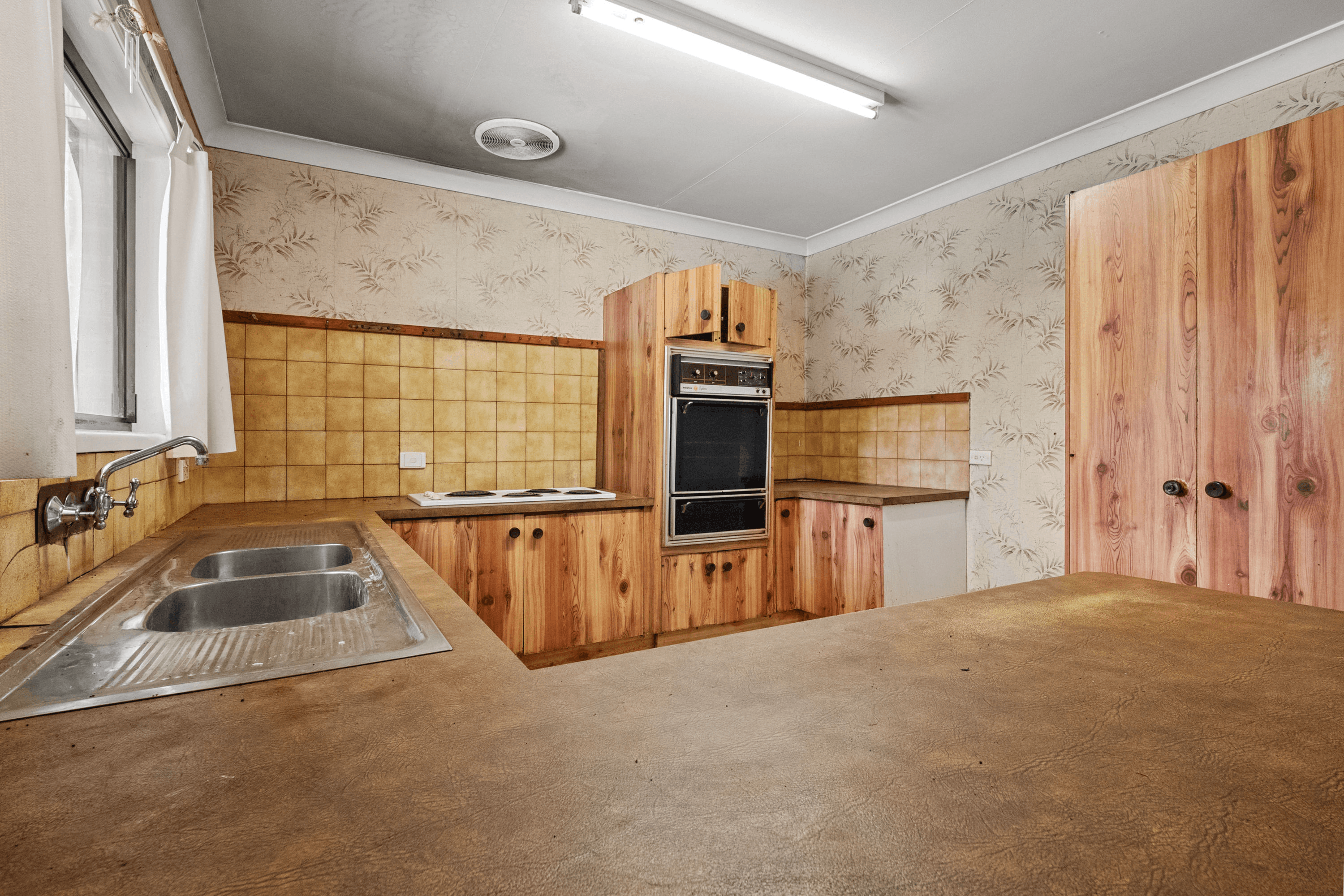 396 Warrigal Rd, EIGHT MILE PLAINS, QLD 4113