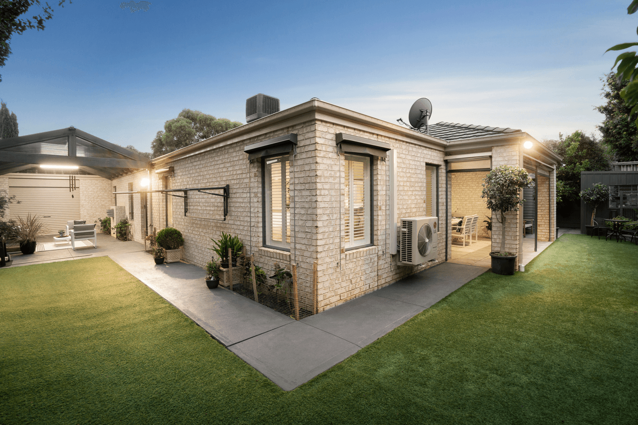 11 Glass Crescent, DOREEN, VIC 3754