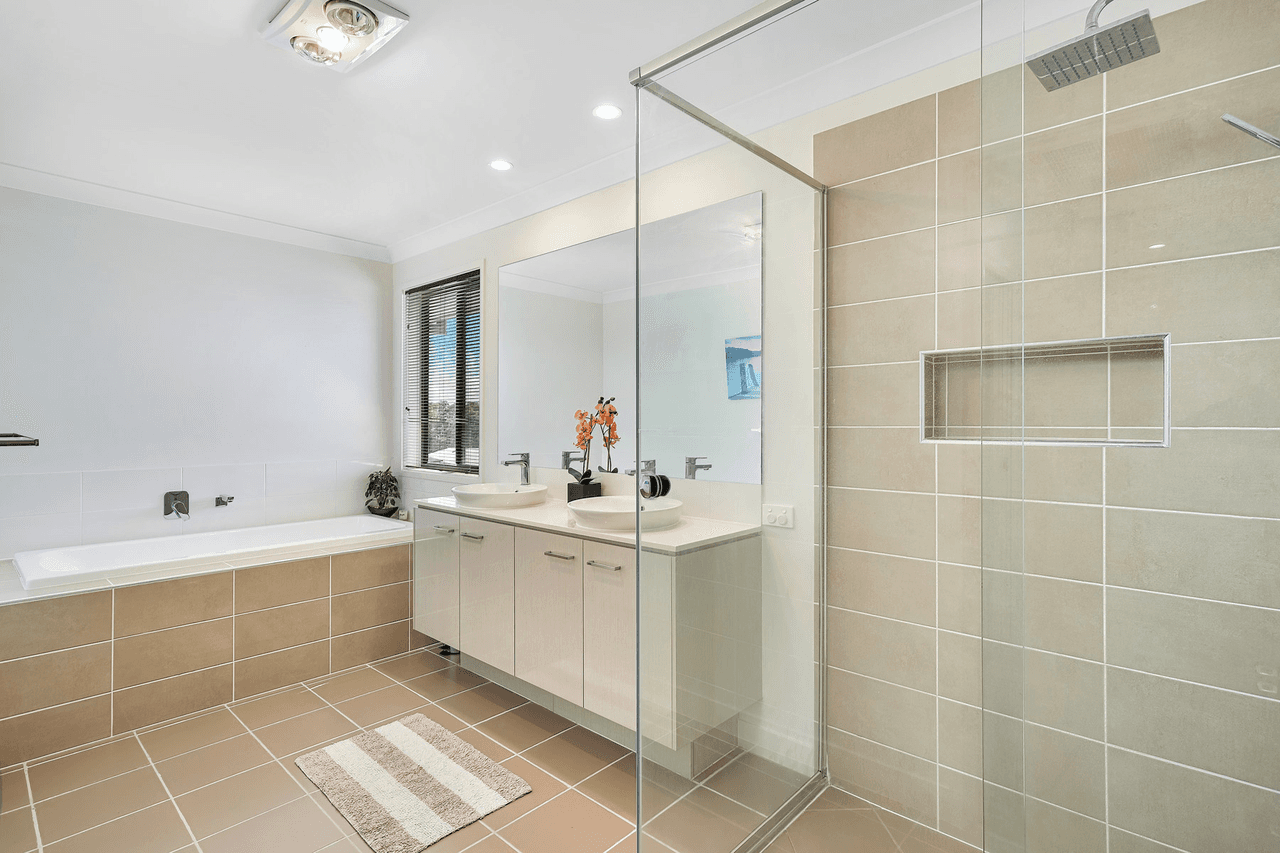 1 Element Street, ELANORA, QLD 4221