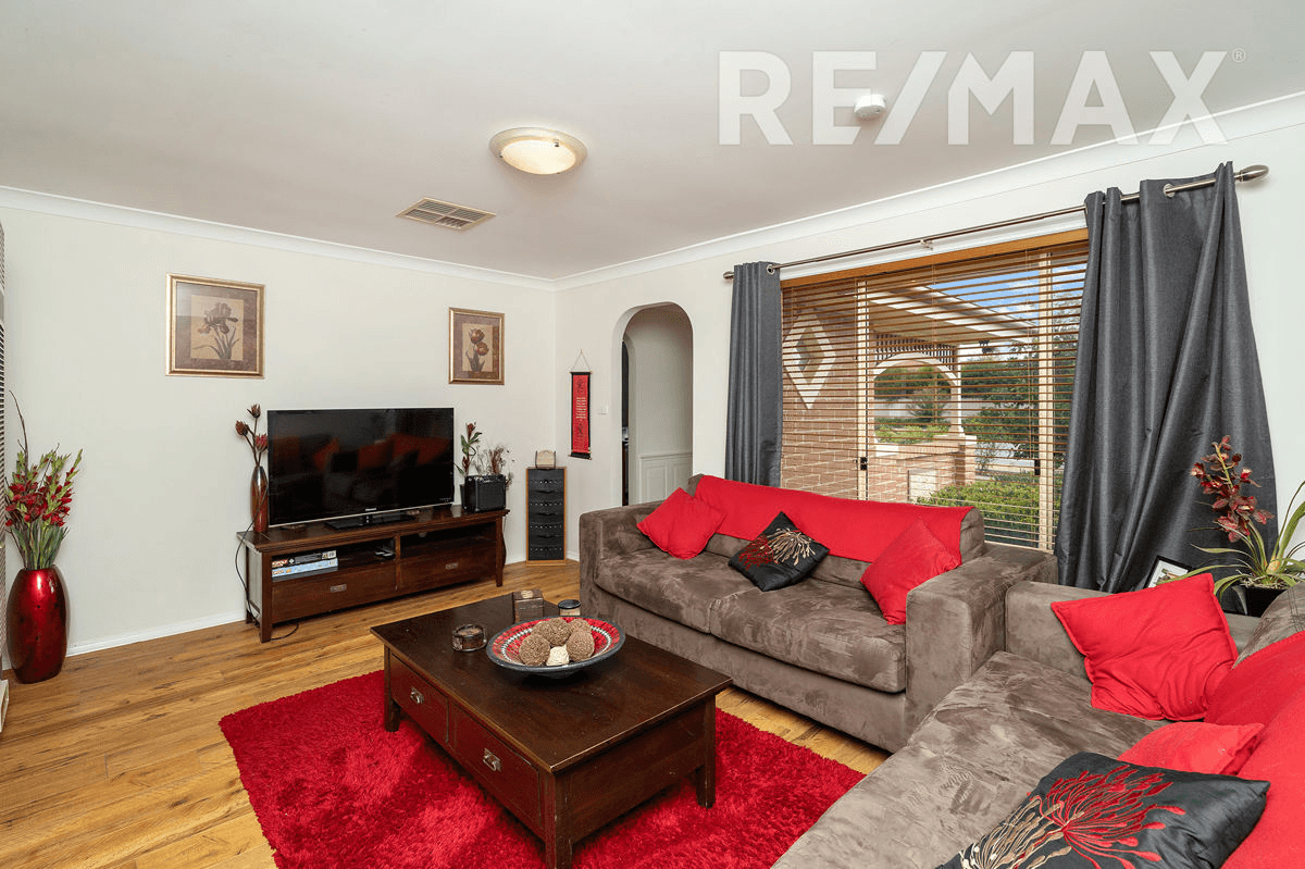 26 Kimba Drive, GLENFIELD PARK, NSW 2650