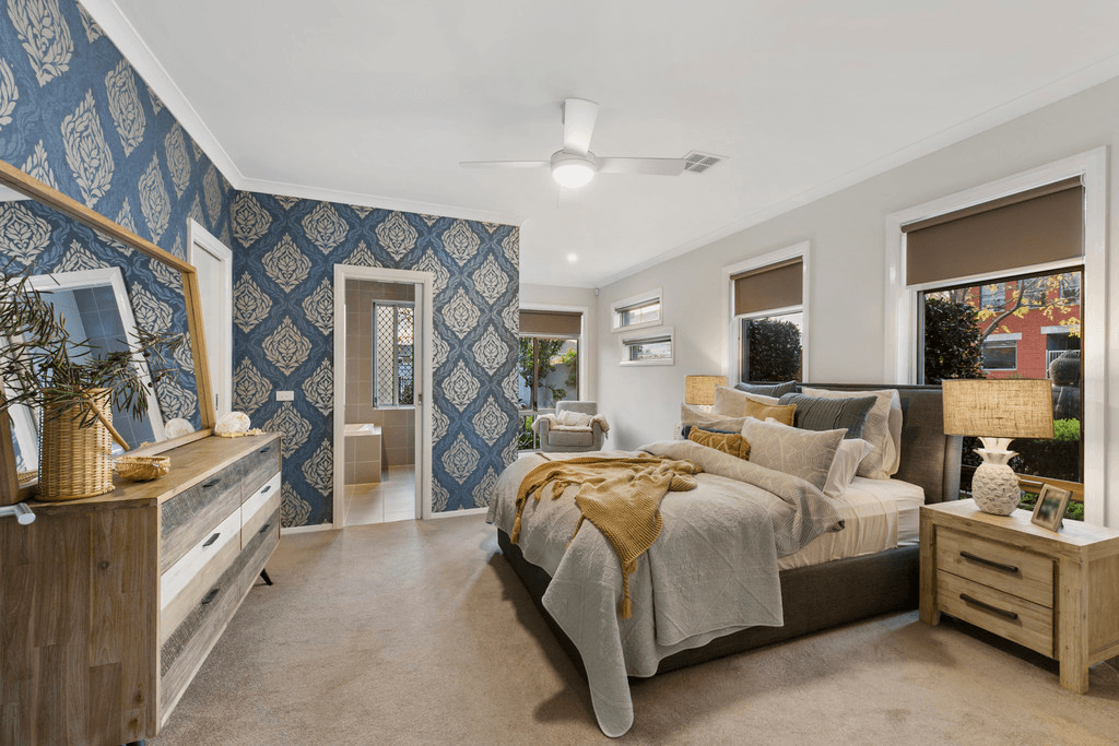 10 Catani Mews, CAROLINE SPRINGS, VIC 3023