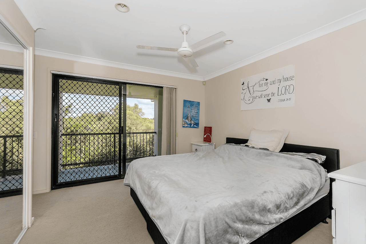 402/2 Gentian Drive, ARUNDEL, QLD 4214