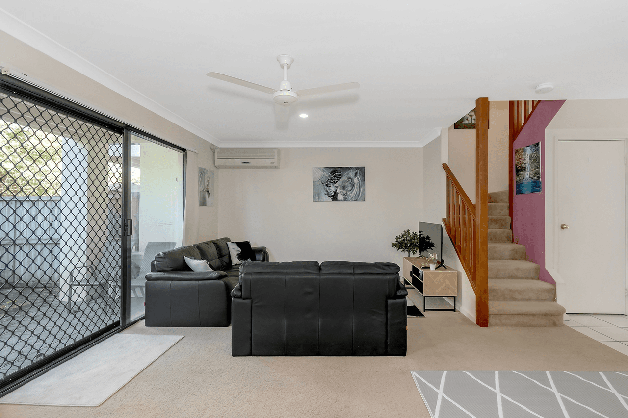 402/2 Gentian Drive, ARUNDEL, QLD 4214