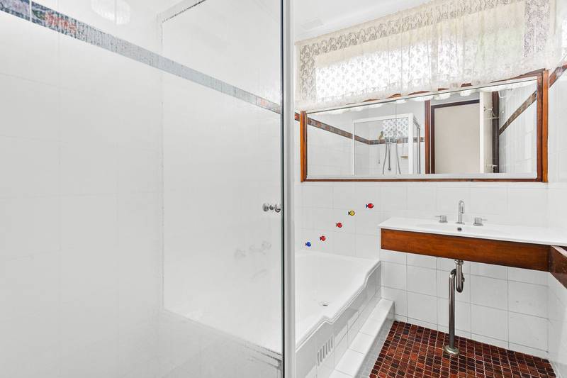 10 Molong Road, GYMEA BAY, NSW 2227