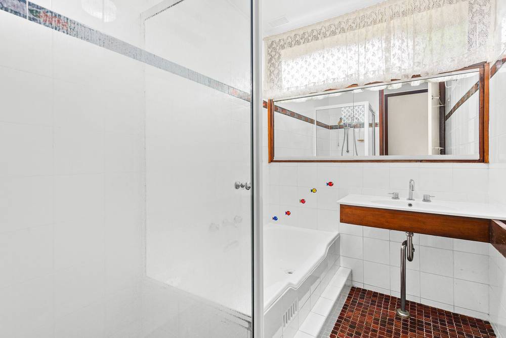 10 Molong Road, GYMEA BAY, NSW 2227