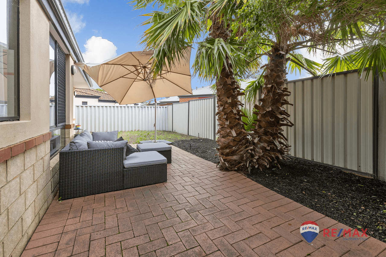 4C  Ball Place, Queens Park, WA 6107