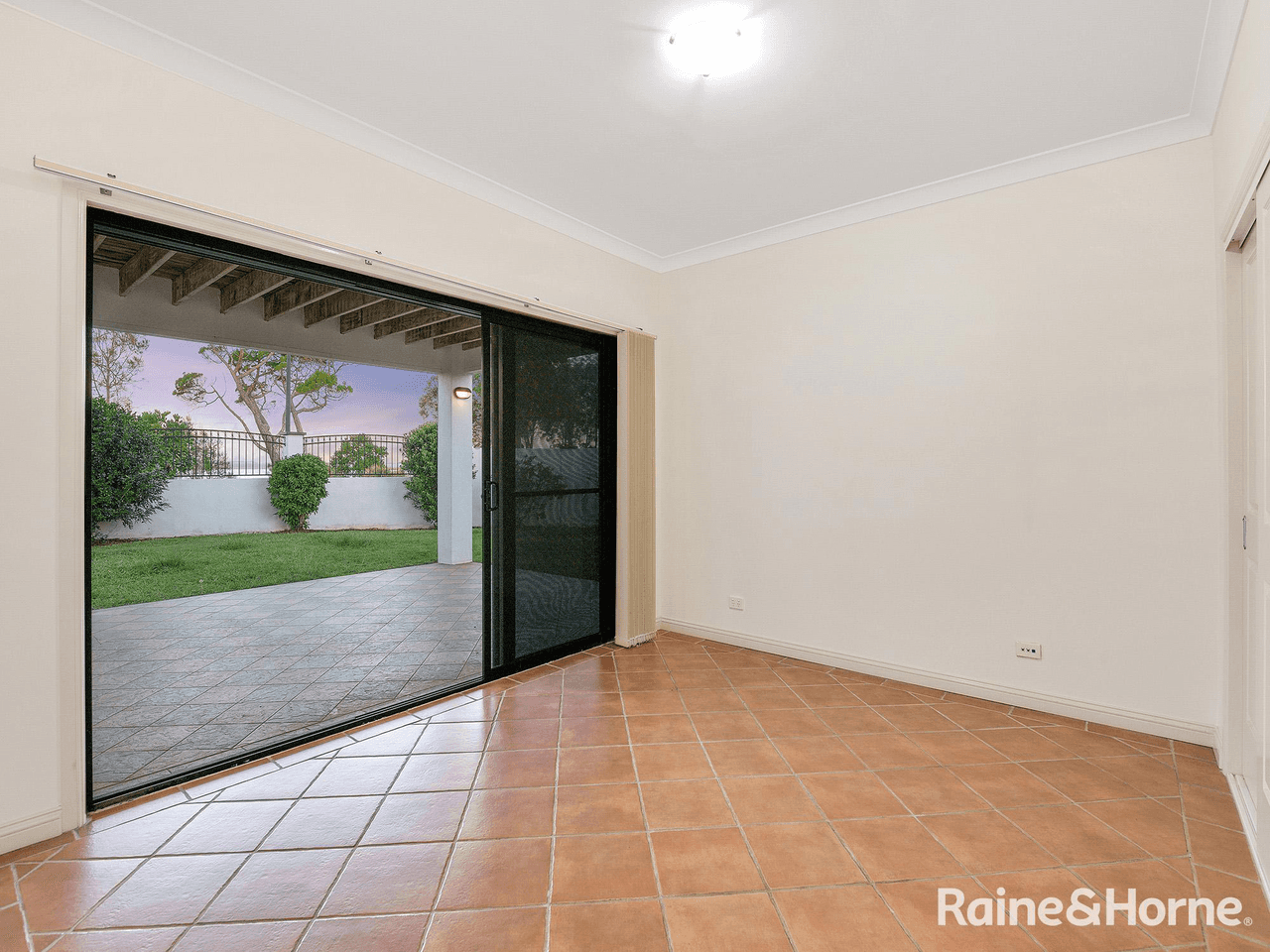 1 Cliftonville Place, REDLAND BAY, QLD 4165