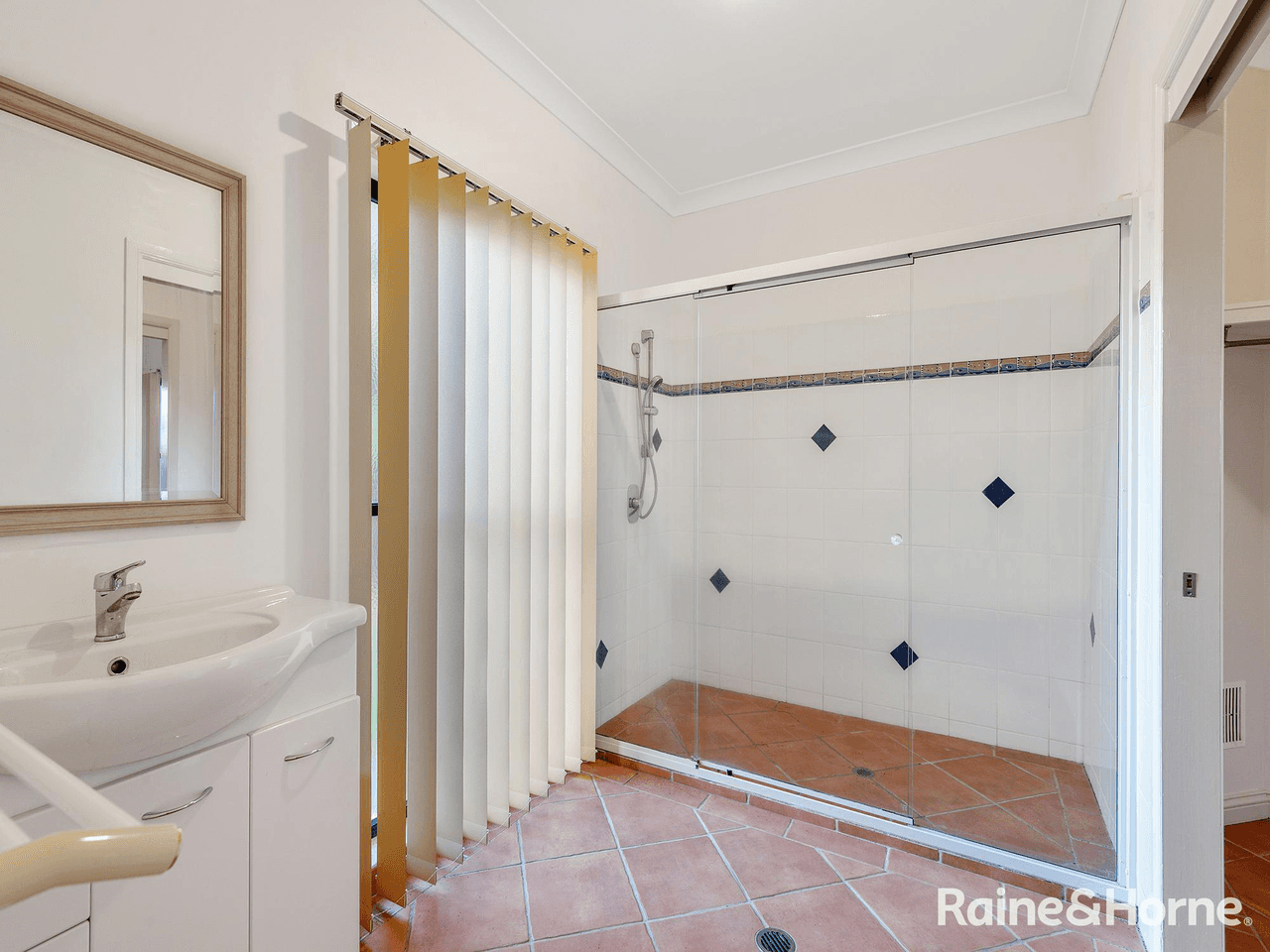 1 Cliftonville Place, REDLAND BAY, QLD 4165