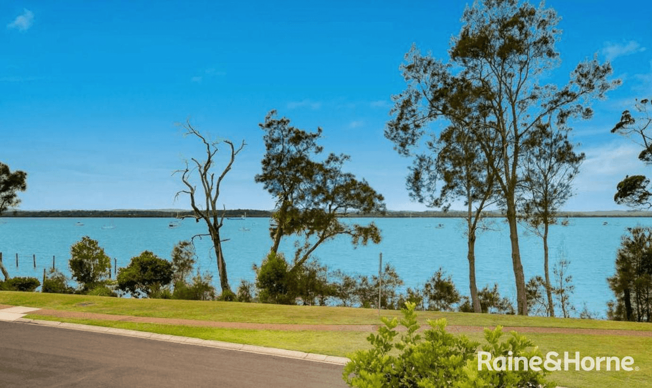 1 Cliftonville Place, REDLAND BAY, QLD 4165