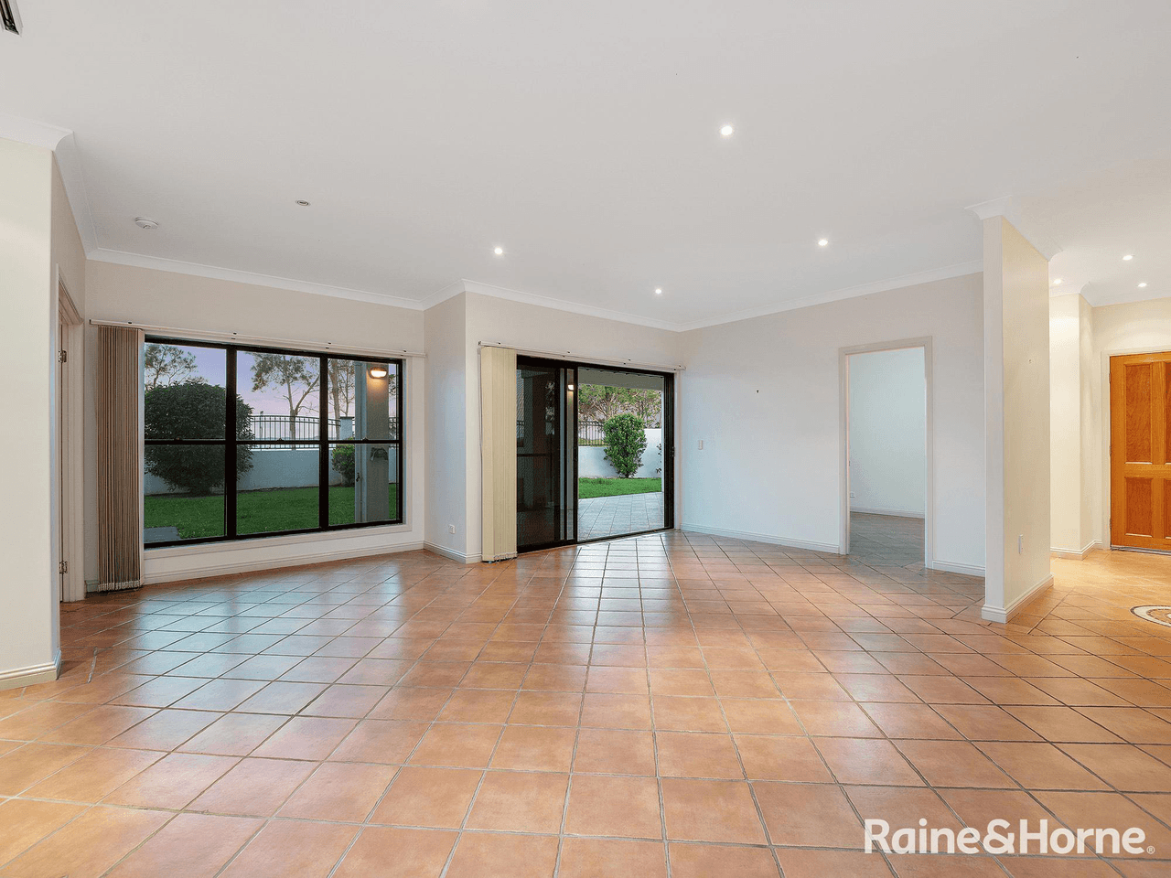 1 Cliftonville Place, REDLAND BAY, QLD 4165