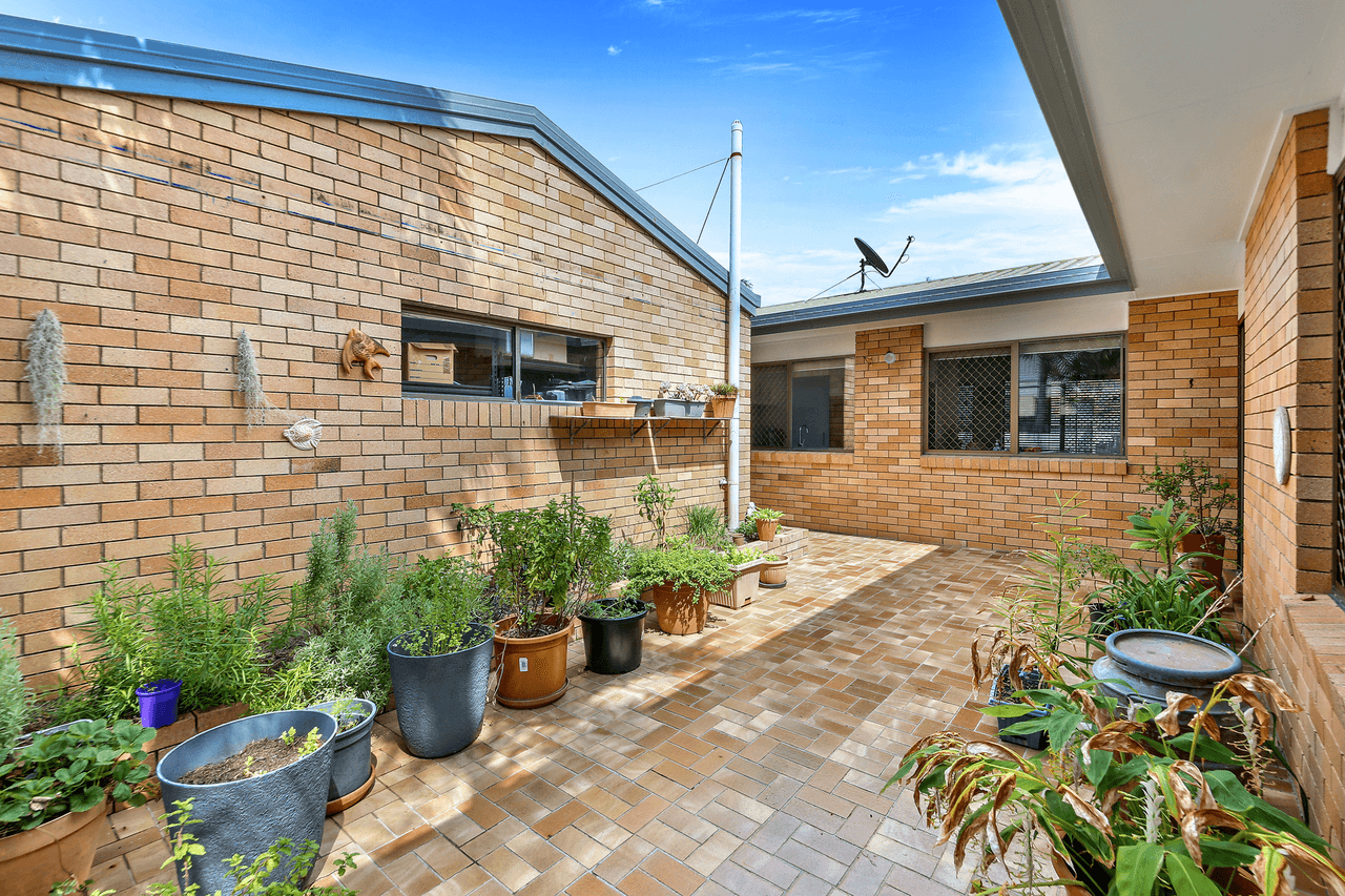 52 Dalby Street, MAROOCHYDORE, QLD 4558