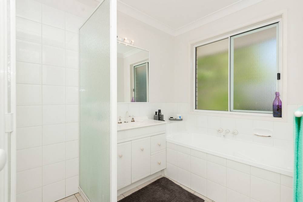 17 Doolan Street, Ormeau, QLD 4208