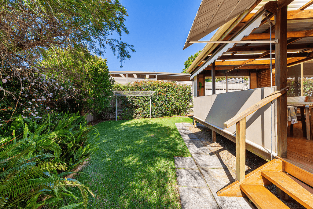 3 Lawver Cr, LAKE MUNMORAH, NSW 2259