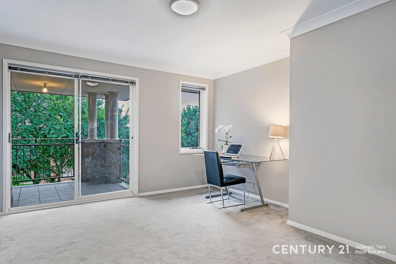 12 Compass Avenue, Beaumont Hills, NSW 2155