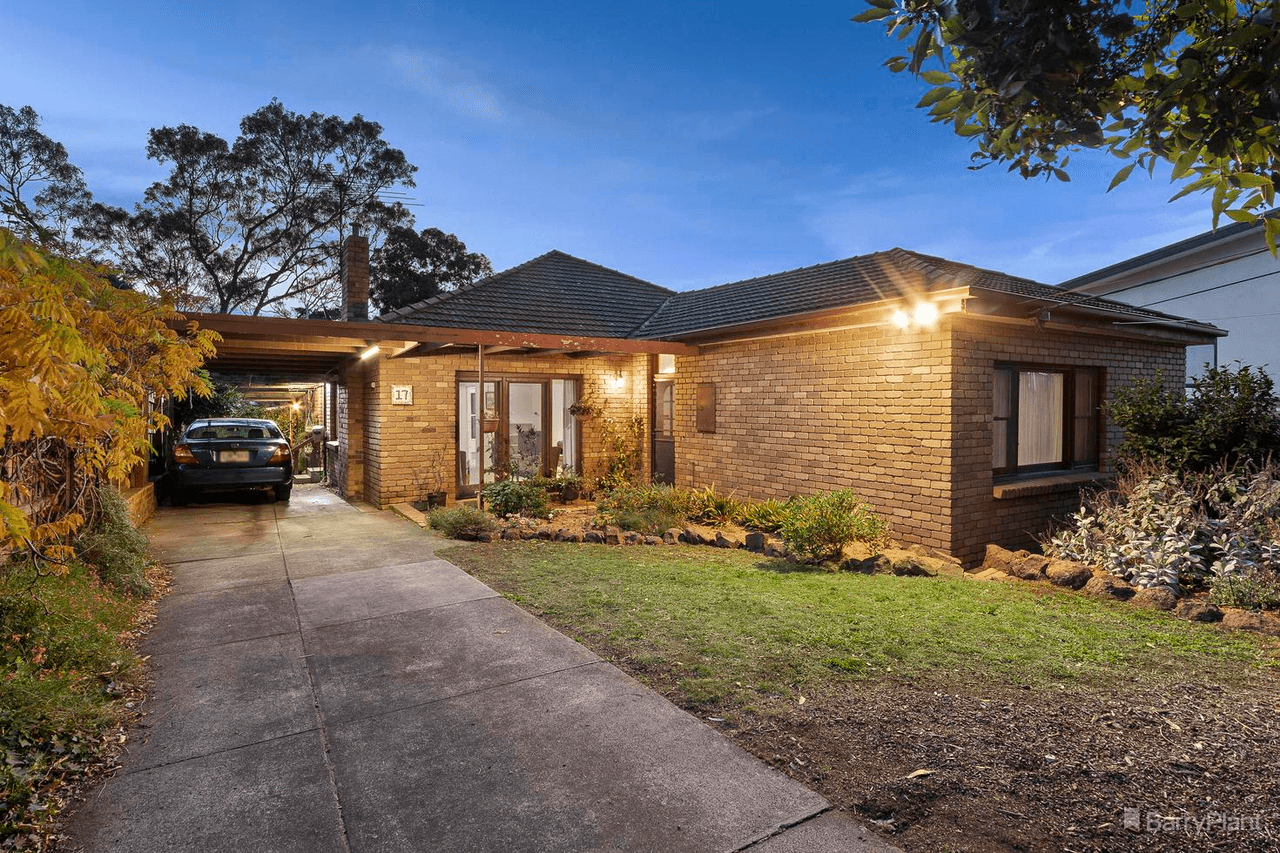 17 Bonnie Doone Street, BRIAR HILL, VIC 3088