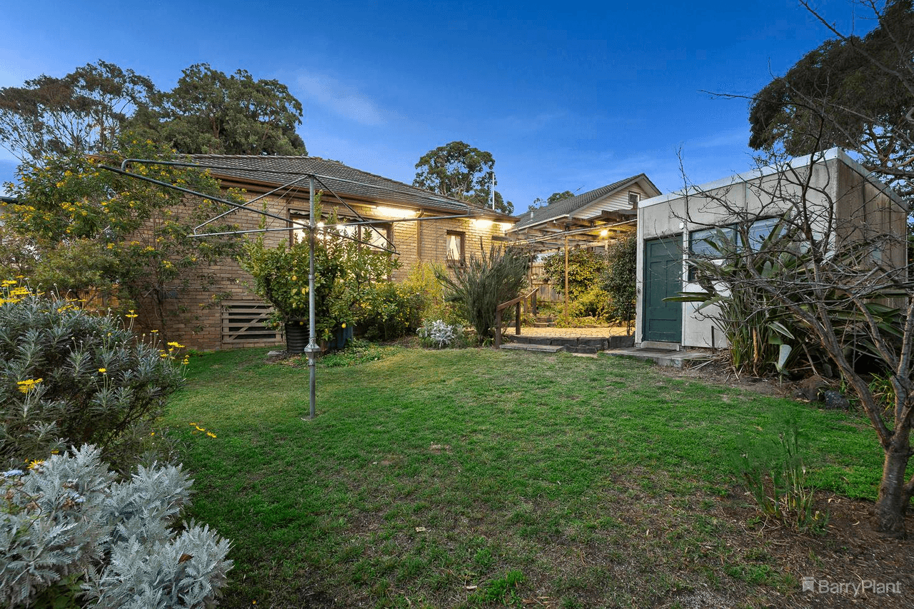 17 Bonnie Doone Street, BRIAR HILL, VIC 3088