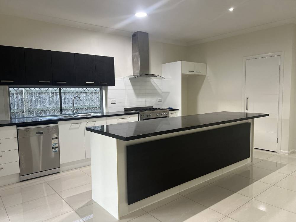 24 Fred Pham Cres, Doolandella, QLD 4077