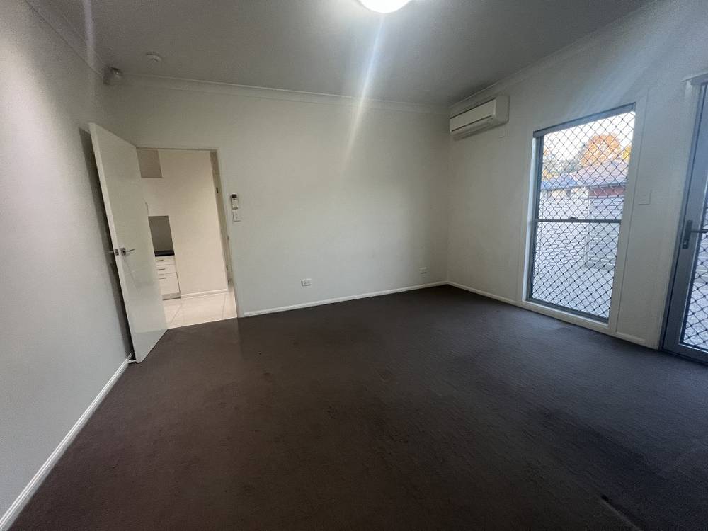 24 Fred Pham Cres, Doolandella, QLD 4077