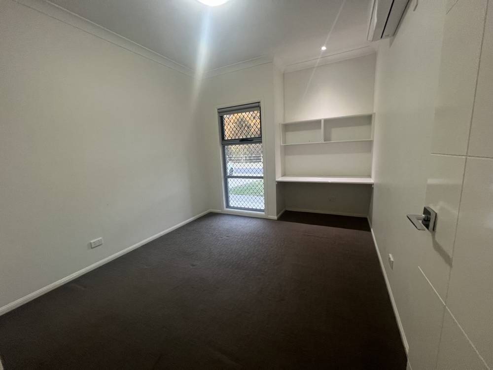 24 Fred Pham Cres, Doolandella, QLD 4077