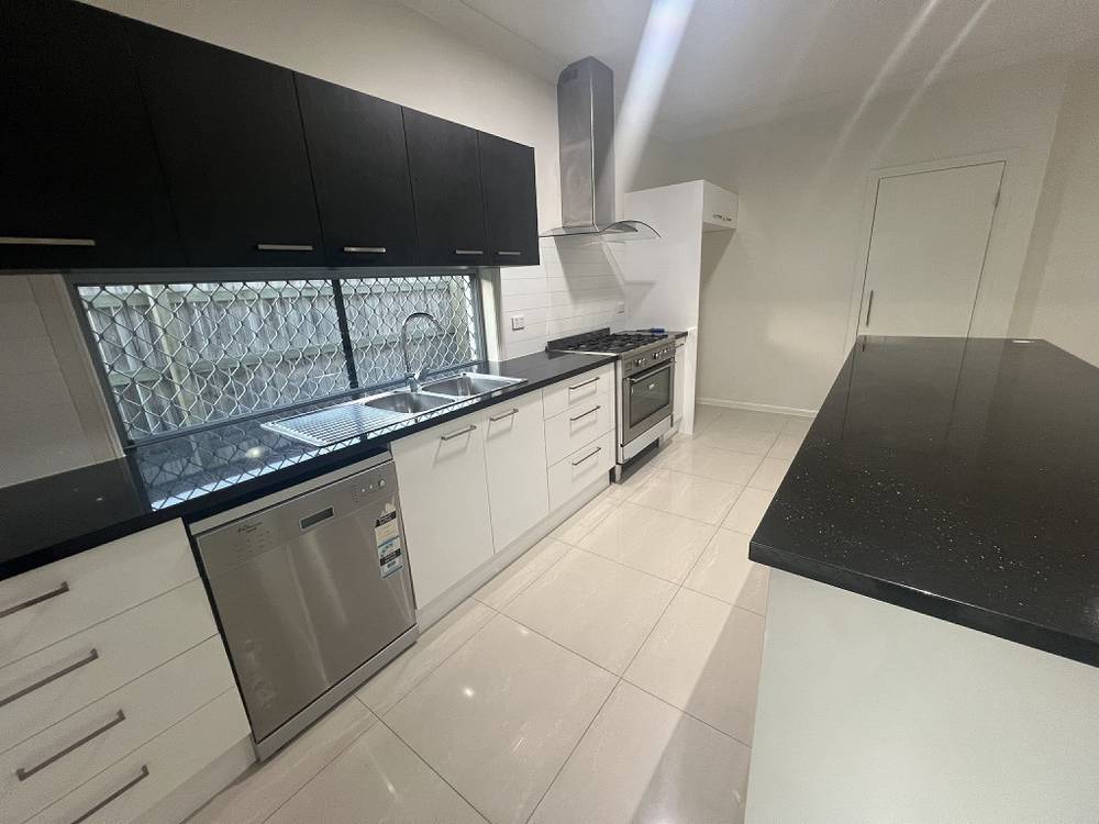 24 Fred Pham Cres, Doolandella, QLD 4077