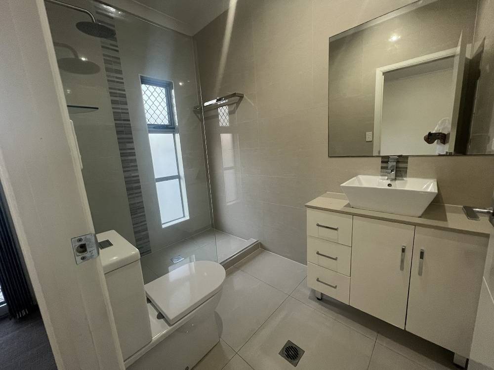 24 Fred Pham Cres, Doolandella, QLD 4077