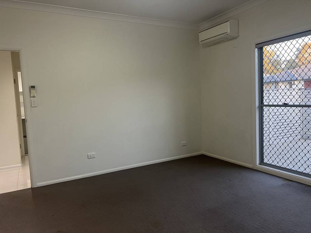 24 Fred Pham Cres, Doolandella, QLD 4077