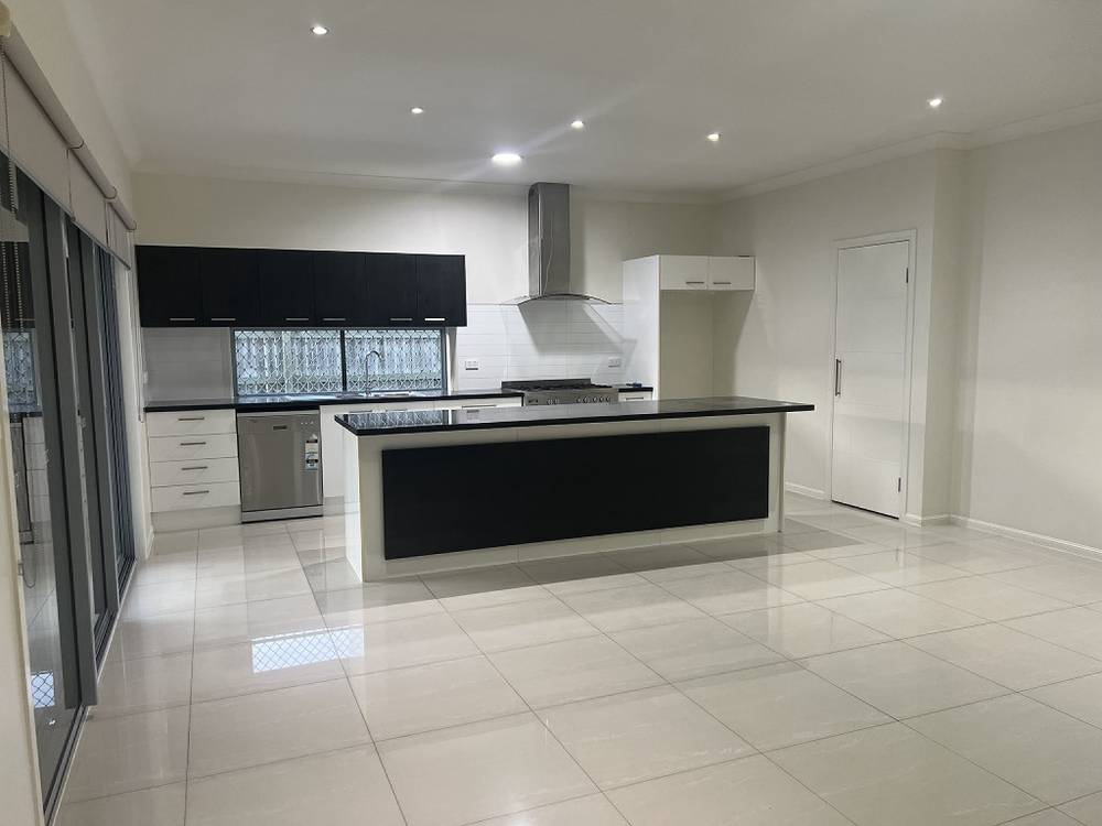 24 Fred Pham Cres, Doolandella, QLD 4077