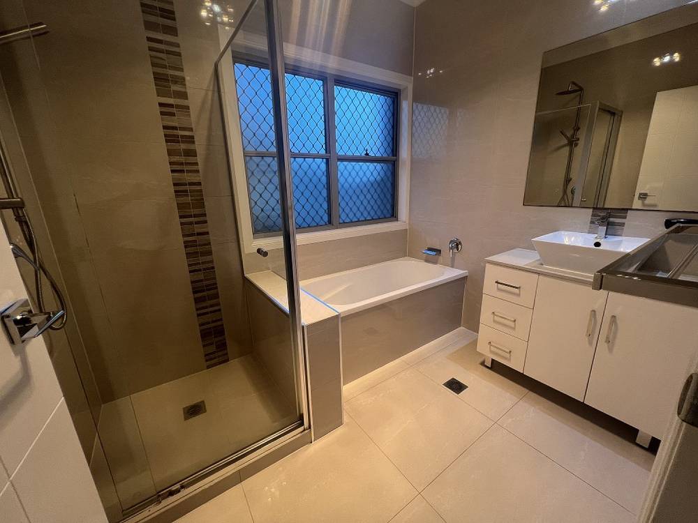 24 Fred Pham Cres, Doolandella, QLD 4077