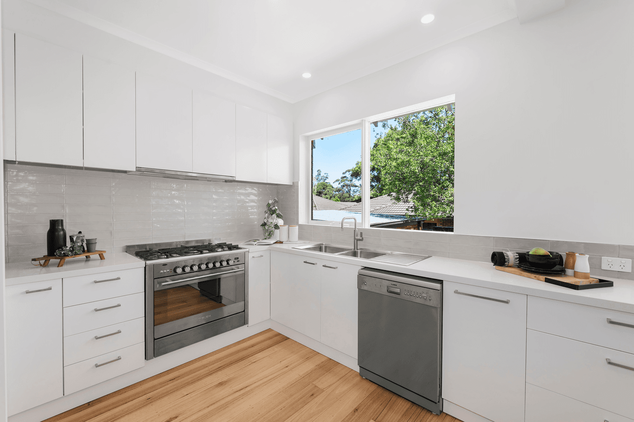 4 Laughlin Avenue, NUNAWADING, VIC 3131