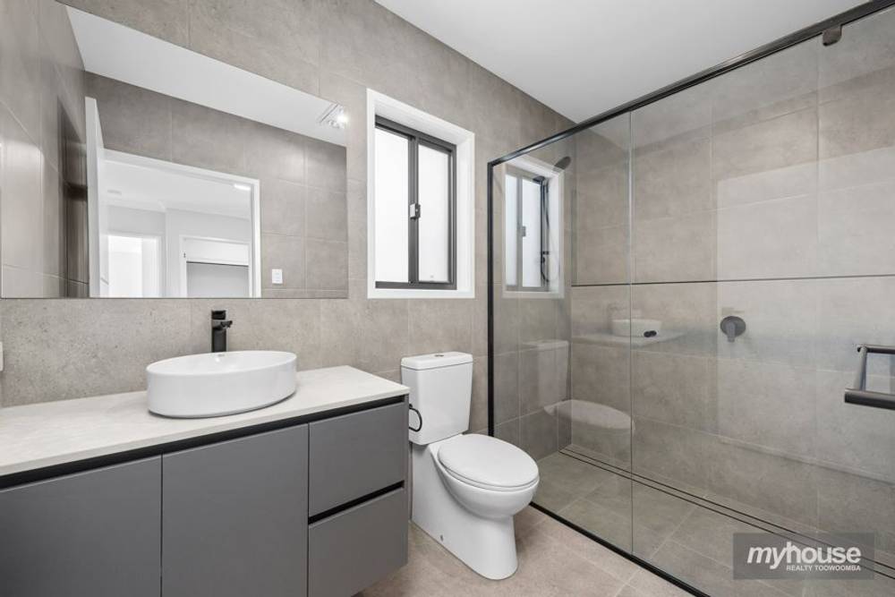 2/12 Guyana Court, DARLING HEIGHTS, QLD 4350