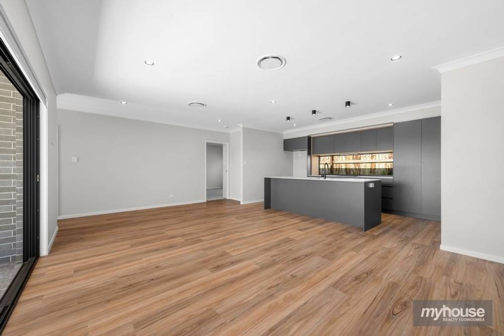 2/12 Guyana Court, DARLING HEIGHTS, QLD 4350