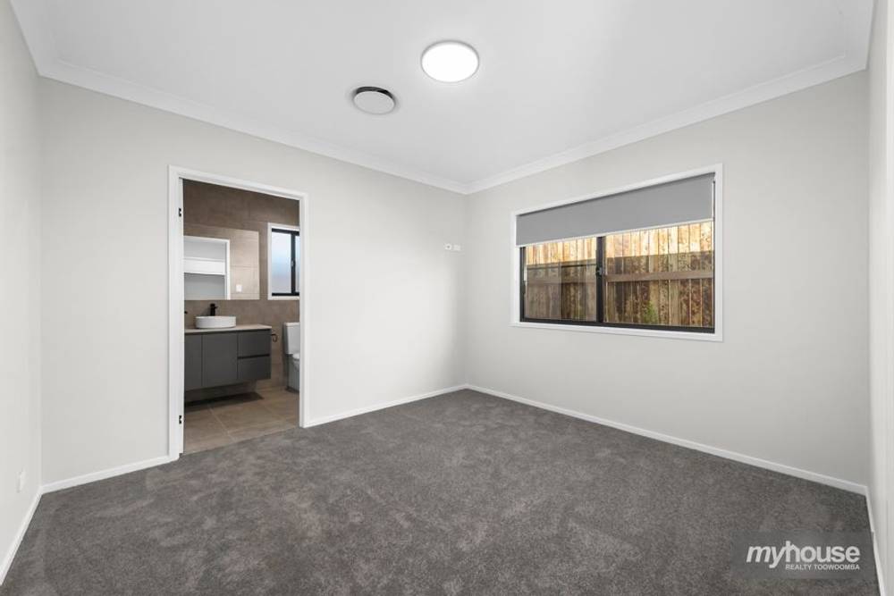 2/12 Guyana Court, DARLING HEIGHTS, QLD 4350