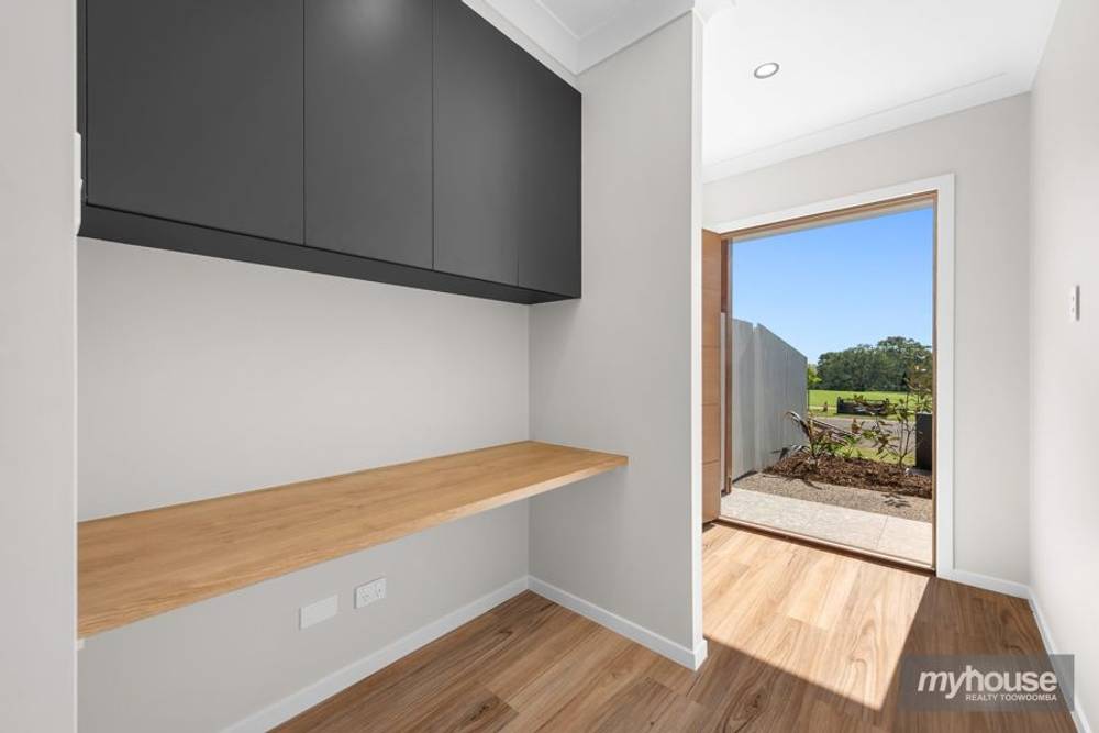 2/12 Guyana Court, DARLING HEIGHTS, QLD 4350
