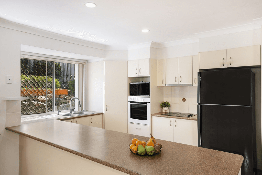 27 Heatons Crescent, PACIFIC PINES, QLD 4211