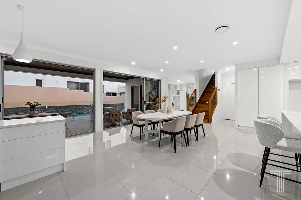 23 Nelson Place, Carindale, QLD 4152