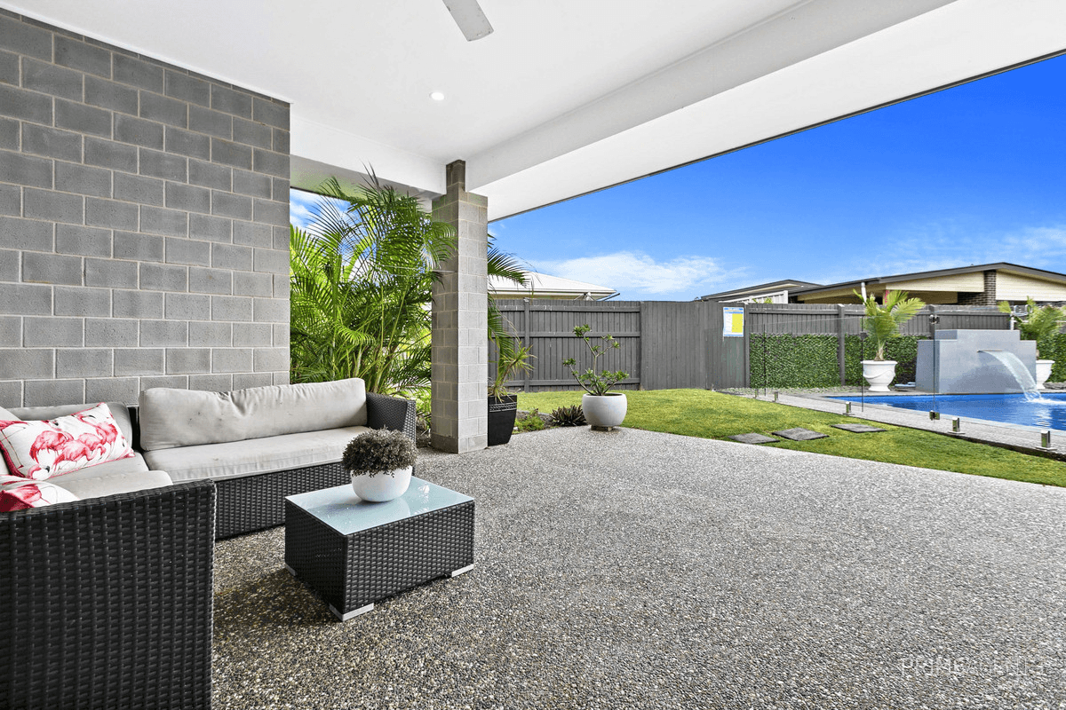 15 Signature Court, Urraween, QLD 4655