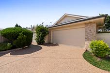 2/15 Krefter Crescent, HIGHFIELDS, QLD 4352