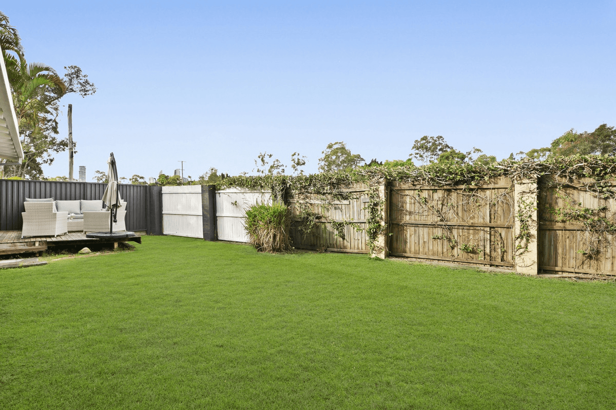 33 Boronia Drive, Southport, QLD 4215