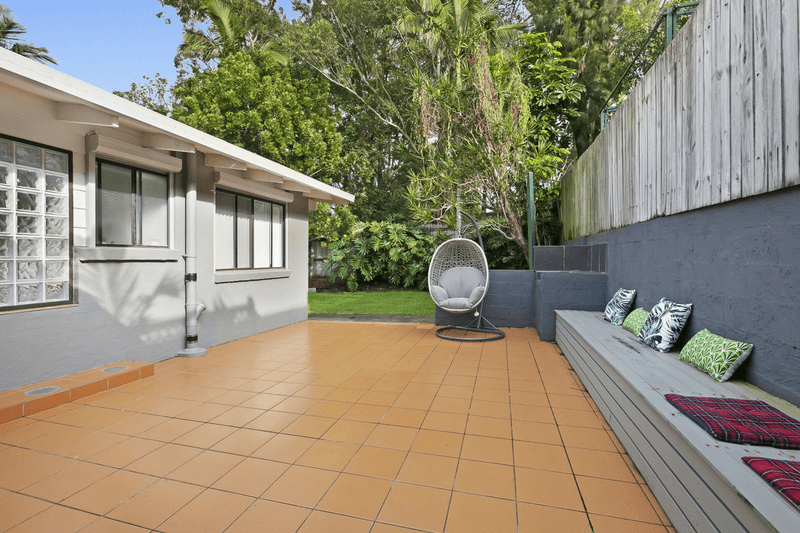 33 Boronia Drive, Southport, QLD 4215