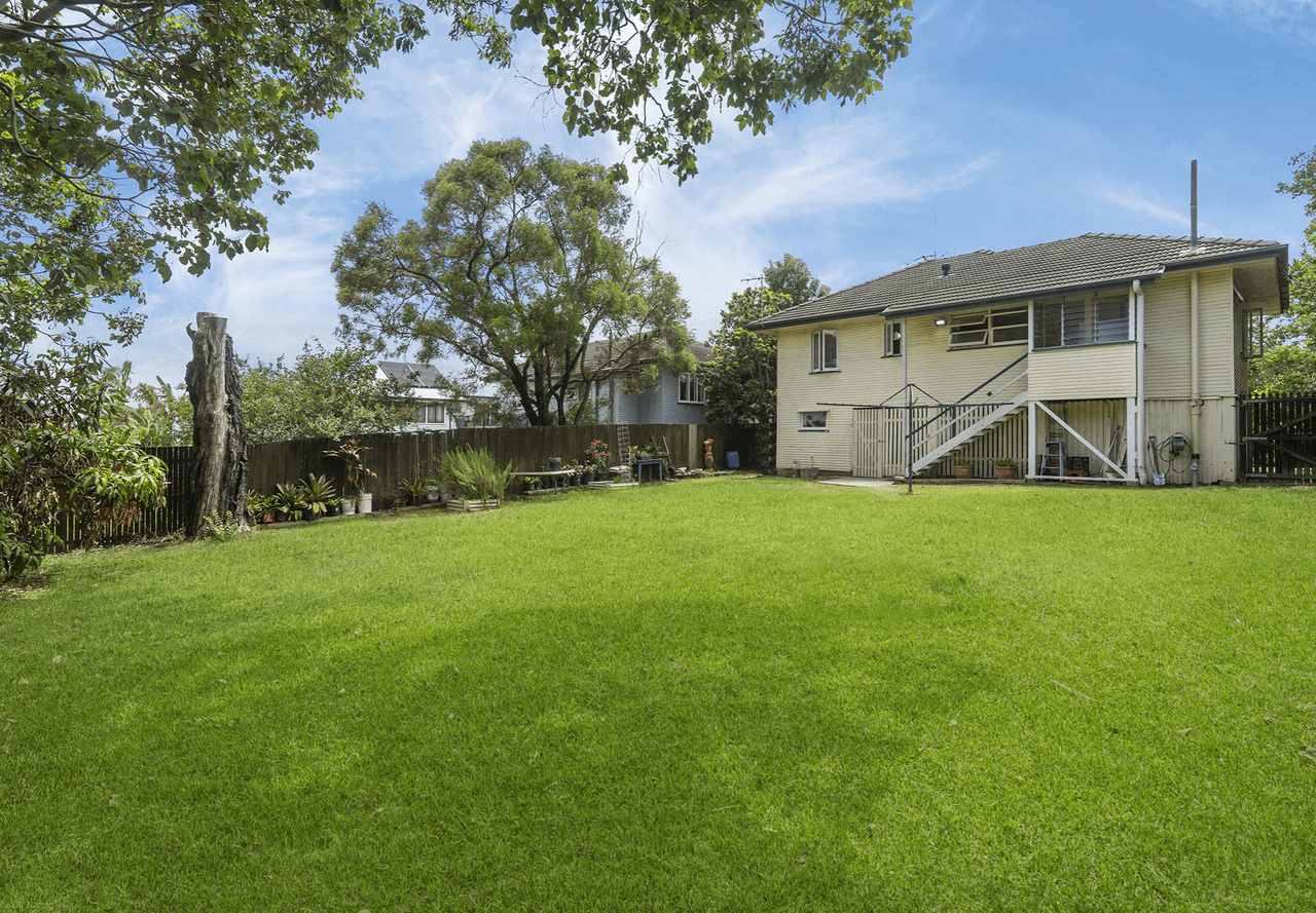 13 Kurts Street, HOLLAND PARK WEST, QLD 4121