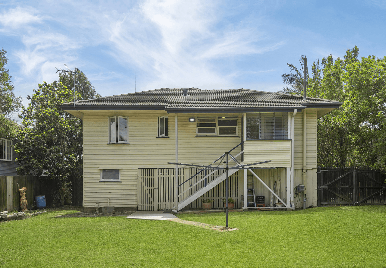 13 Kurts Street, HOLLAND PARK WEST, QLD 4121