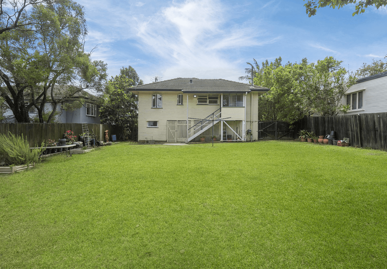 13 Kurts Street, HOLLAND PARK WEST, QLD 4121