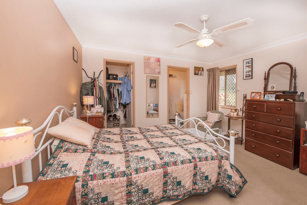 82 Poplar Street, WALLOON, QLD 4306