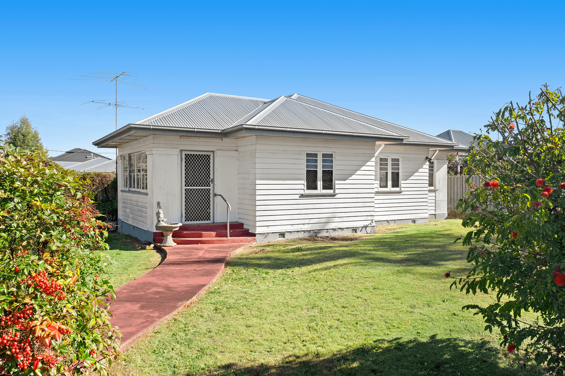 19 Curzon Street, Mount Lofty, QLD 4350