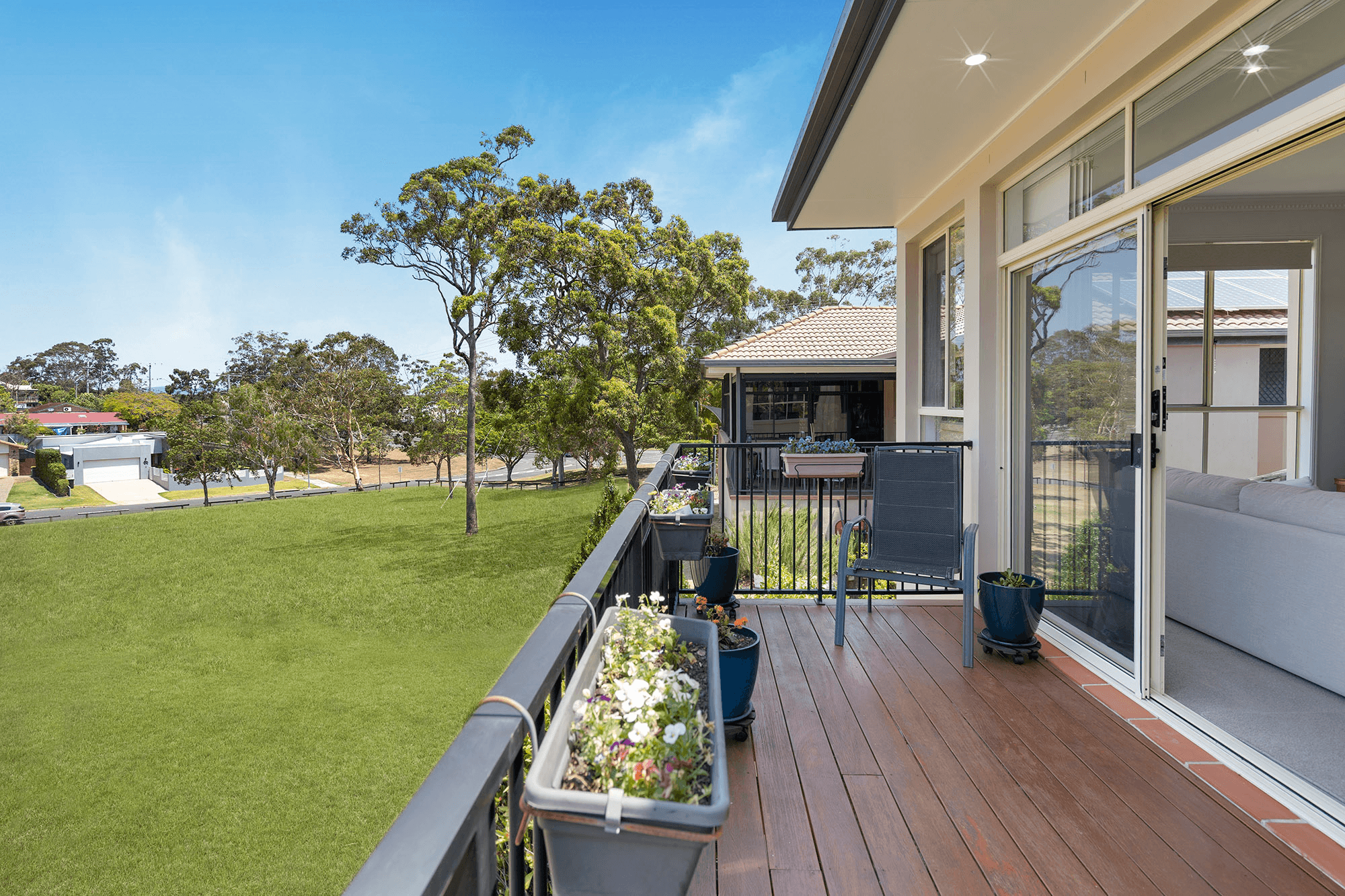 9/2 Girraween Grove, ASHMORE, QLD 4214