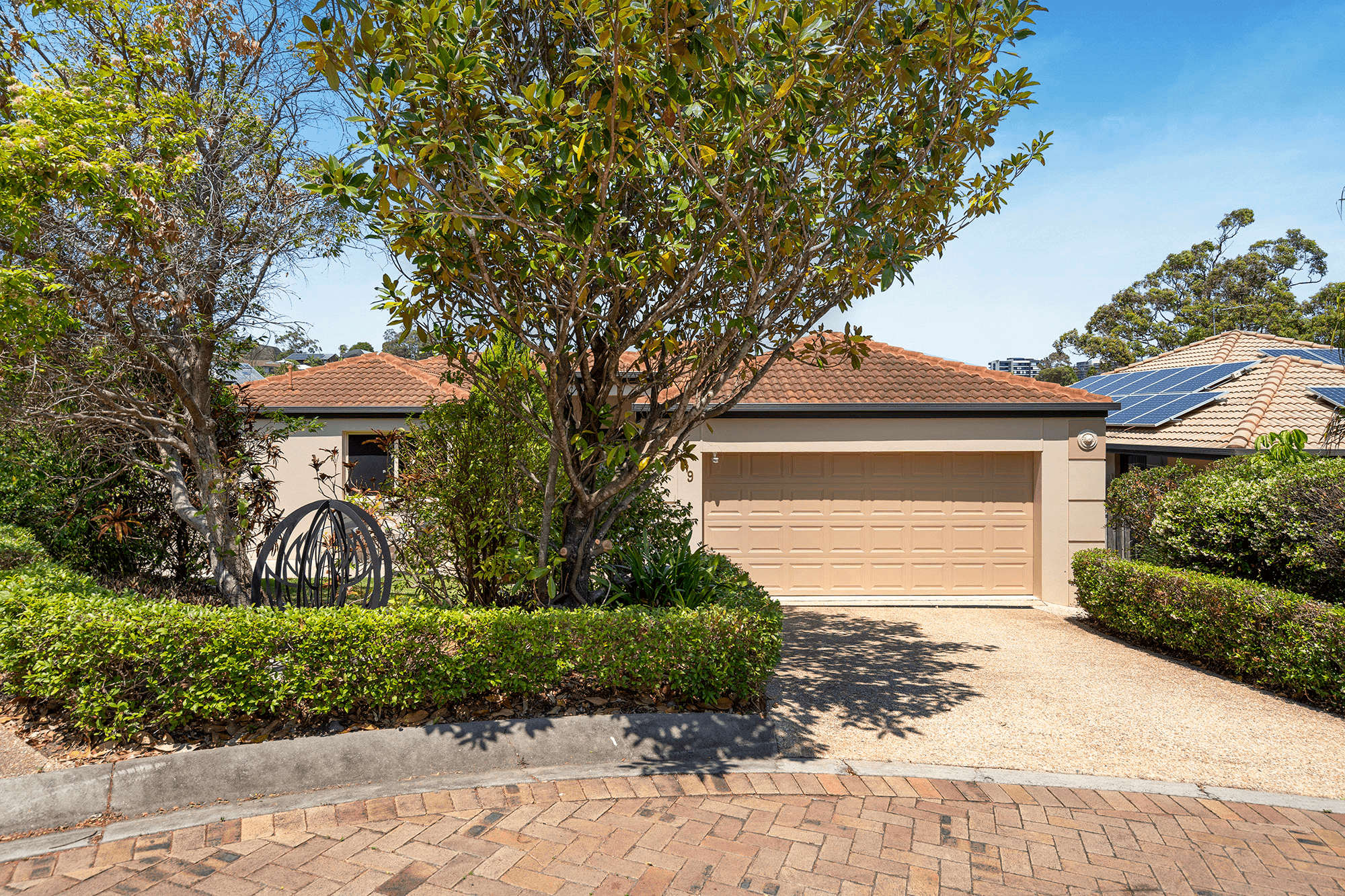 9/2 Girraween Grove, ASHMORE, QLD 4214