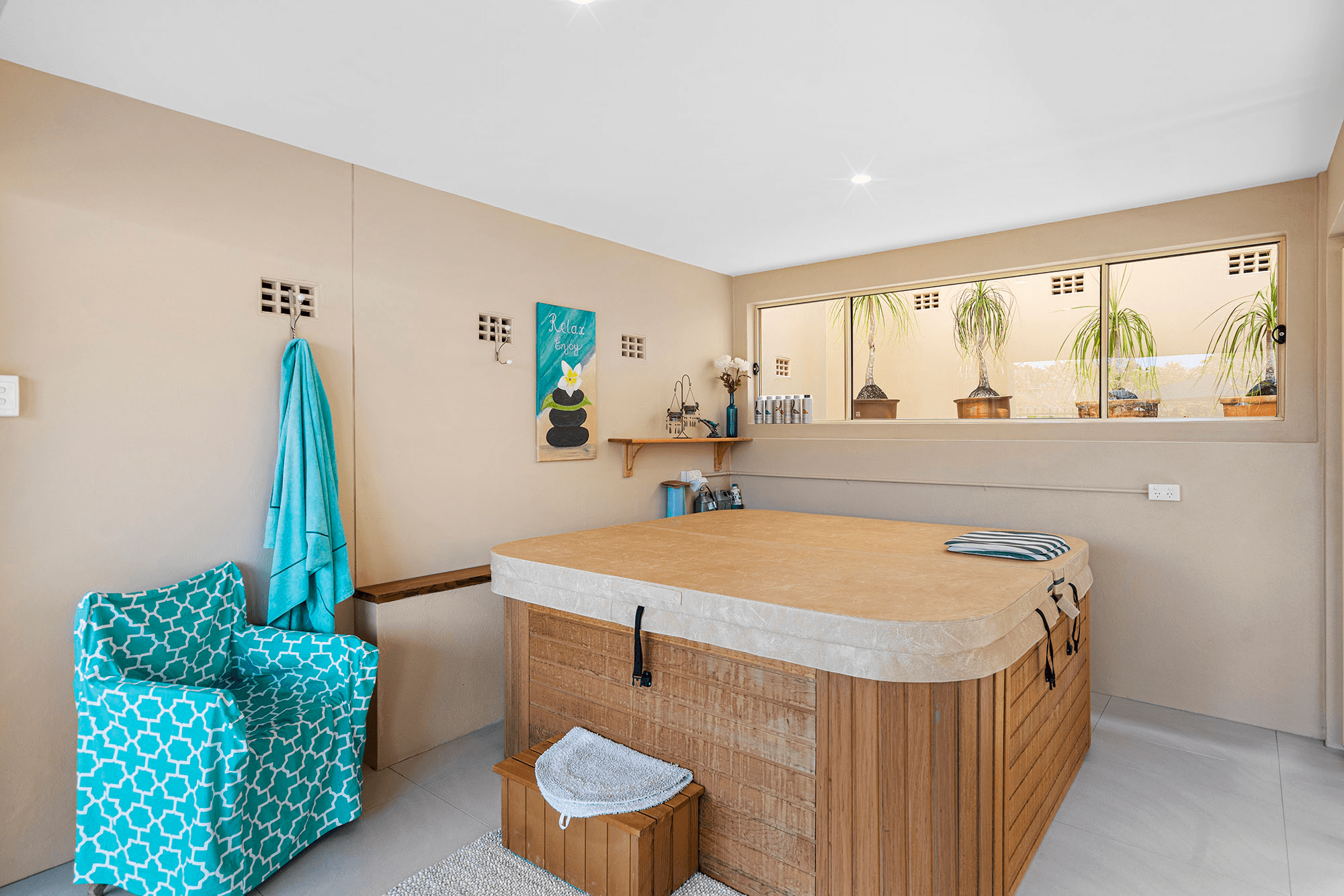 9/2 Girraween Grove, ASHMORE, QLD 4214